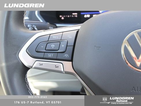 Used 2022 Volkswagen Tiguan SE image 16