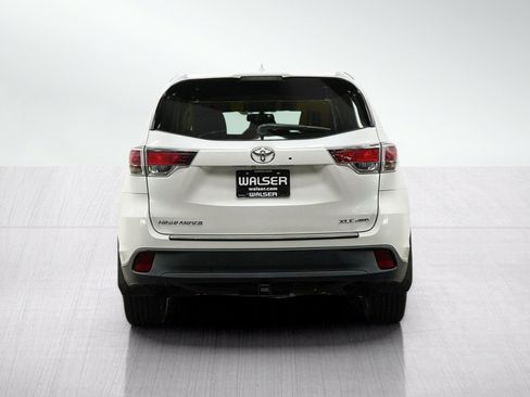Used 2015 Toyota Highlander XLE AWD/4WD image 4