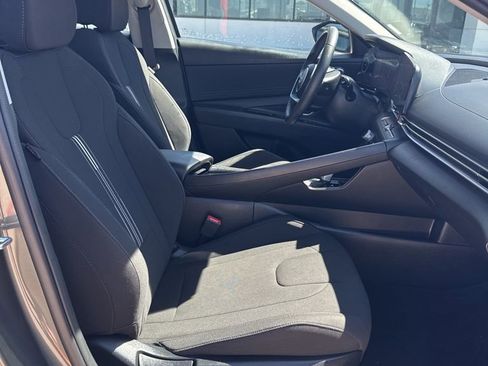 Used 2025 Hyundai Elantra SEL FWD image 9