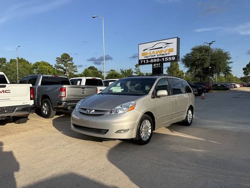 Used 2009 Toyota Sienna XLE FWD image 42