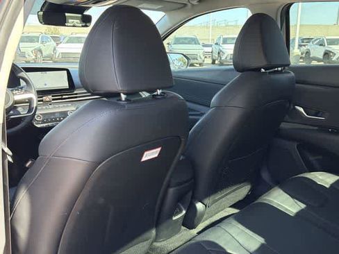 Certified 2025 Hyundai Elantra Limited image 15