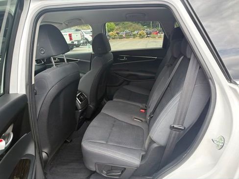 Used 2020 Kia Sorento L FWD image 11