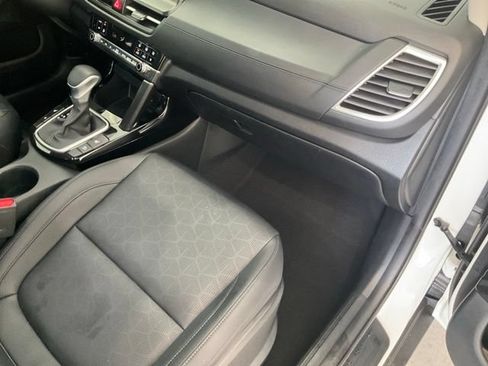 Used 2024 Kia Seltos EX FWD image 23