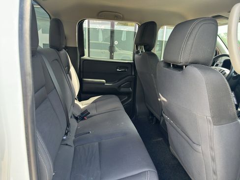 Used 2024 Nissan Frontier SV RWD image 14