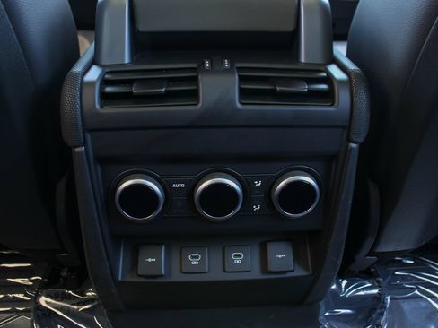 Used 2022 Land Rover Defender 110 X-Dynamic SE AWD/4WD image 36
