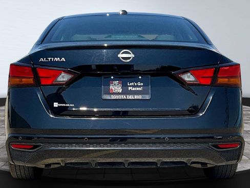 Used 2025 Nissan Altima 2.5 SV FWD image 6