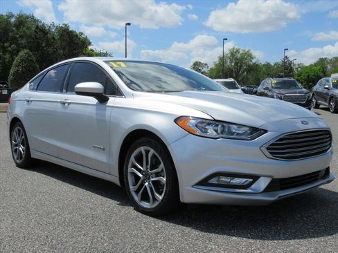 Used 2017 Ford Fusion SE w/ Equipment Group 601A image 1