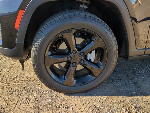 Used 2023 Jeep Grand Cherokee Altitude image 11