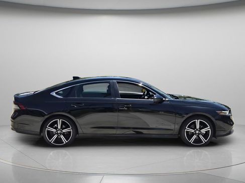 Used 2023 Honda Accord Sport image 3
