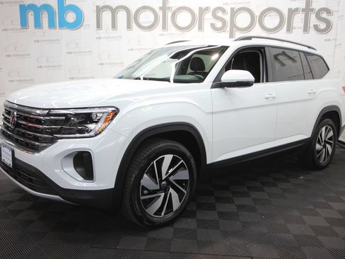 Used 2025 Volkswagen Atlas SE AWD/4WD image 2