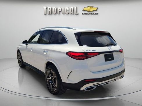 Used 2025 Mercedes-Benz GLC 300 4MATIC image 2