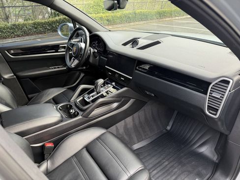 Used 2019 Porsche Cayenne S w/ Premium Package AWD/4WD image 15