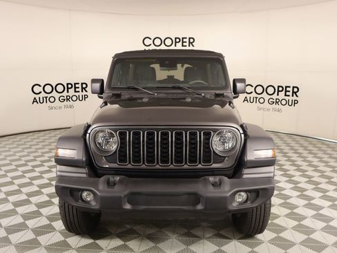 Used 2024 Jeep Wrangler Sport S image 9