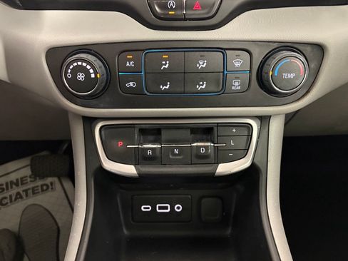 Used 2022 GMC Terrain SLE FWD image 27