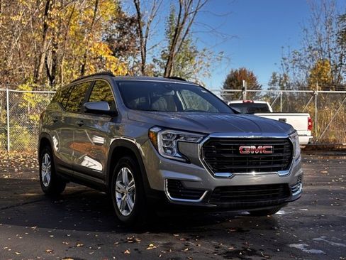 Certified 2024 GMC Terrain SLE w/ Driver Convenience Package image 3
