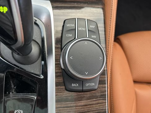 Used 2023 BMW 530e w/ M Sport Package image 36