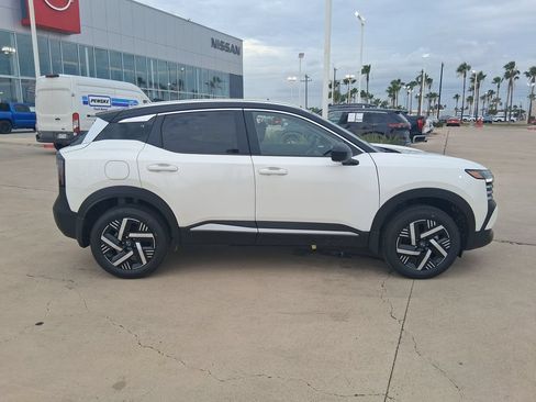 New 2026 Nissan Kicks SV FWD image 7