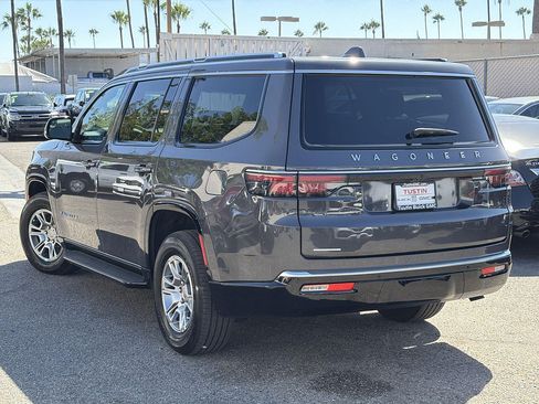 Used 2023 Jeep Wagoneer 4WD image 7
