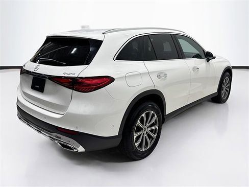 Used 2025 Mercedes-Benz GLC 300 4MATIC image 5