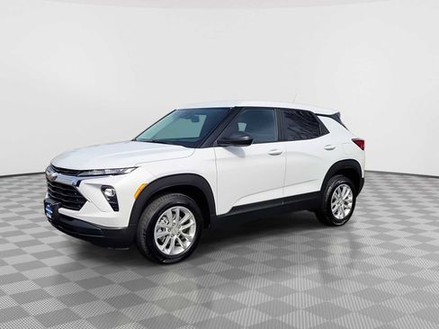 Used 2025 Chevrolet TrailBlazer LS w/ LS Convenience Package image 4