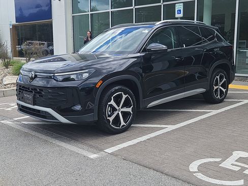 Certified 2026 Volkswagen Tiguan SE AWD/4WD image 23