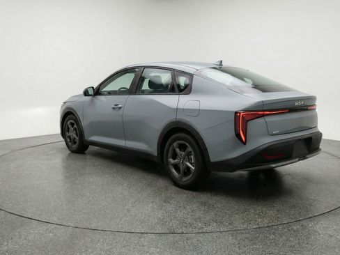 Used 2025 Kia K4 LXS image 5