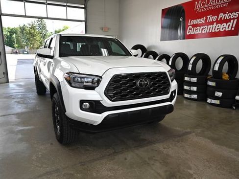Used 2023 Toyota Tacoma TRD Off-Road w/ Technology Package AWD/4WD image 3