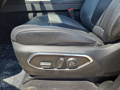 Used 2024 Jeep Wagoneer Series II w/ Flexible Seating Group RWD image 24