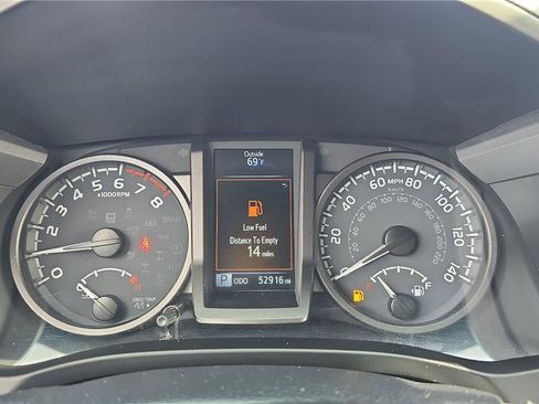 Used 2021 Toyota Tacoma TRD Off-Road AWD/4WD image 10