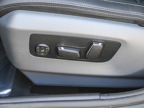 Used 2025 BMW i5 M60 w/ Premium Package image 18