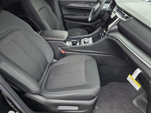 New 2025 Jeep Grand Cherokee Laredo X w/ Luxury Tech Group I RWD image 11