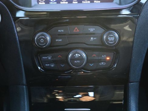 Used 2020 Chrysler 300 S image 21