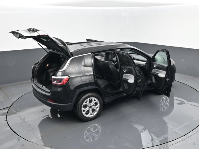 Used 2025 Jeep Compass Latitude AWD/4WD image 26