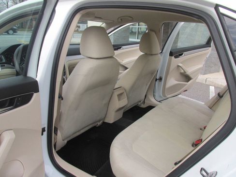 Used 2017 Volkswagen Passat 1.8T S image 13