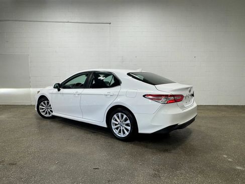 Used 2019 Toyota Camry LE FWD image 5