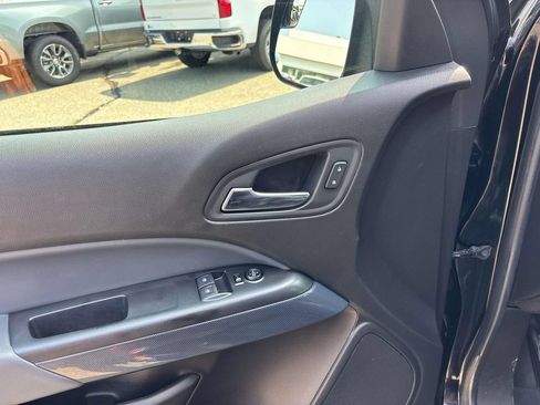 Used 2019 Chevrolet Colorado Z71 AWD/4WD image 12