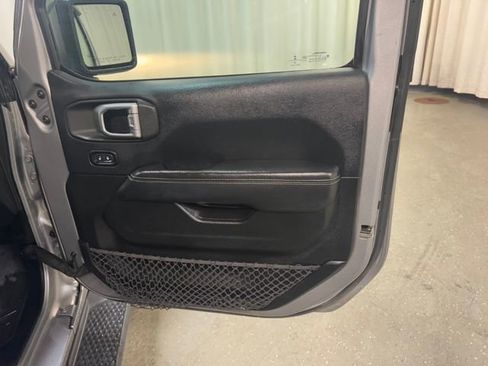 Used 2018 Jeep Wrangler Unlimited Sahara AWD/4WD image 37
