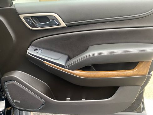 Used 2020 GMC Yukon Denali w/ Denali Premium Package image 29