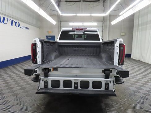 Used 2025 GMC Sierra 2500 AT4 image 35