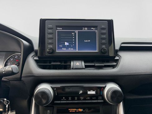 Used 2019 Toyota RAV4 LE image 21