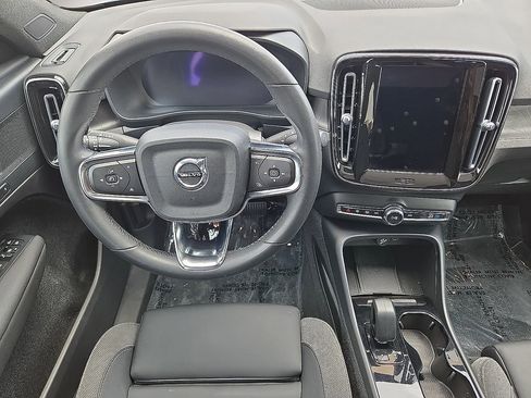 Used 2023 Volvo C40 Recharge Core AWD/4WD image 18