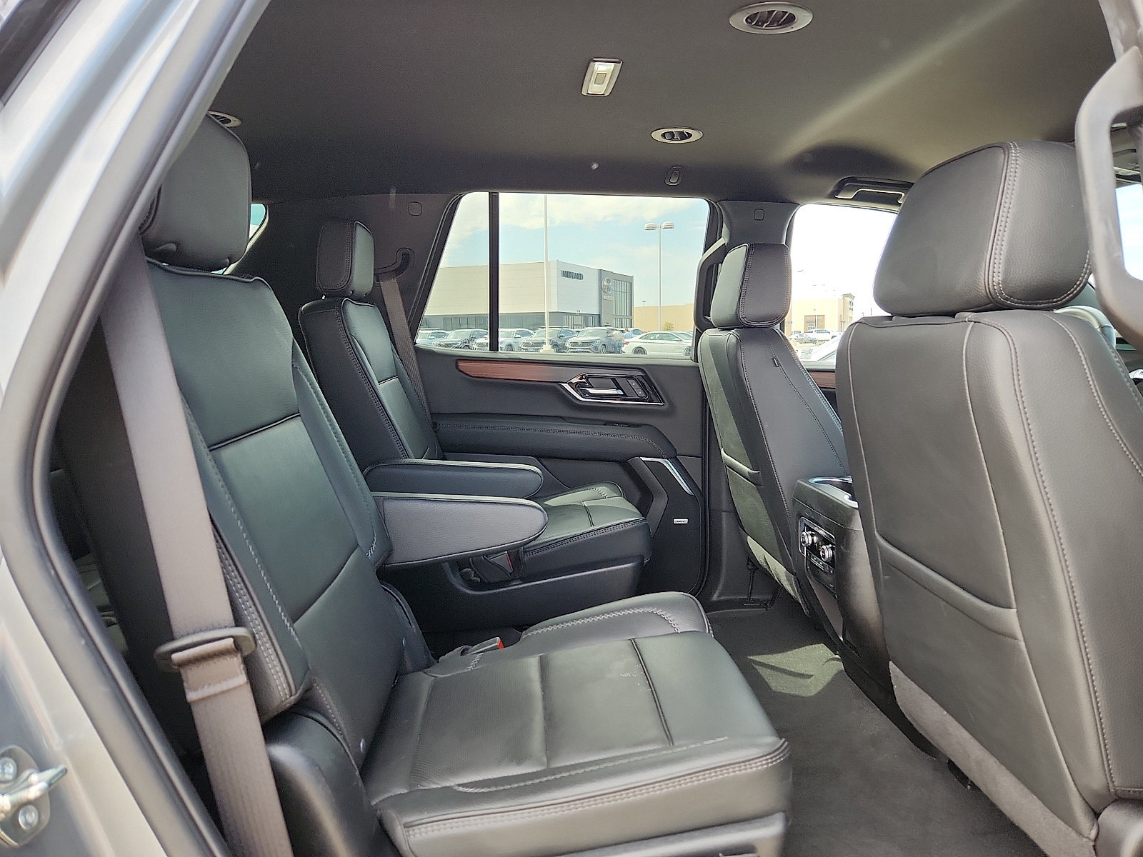 Used 2025 GMC Yukon Denali AWD/4WD image 13