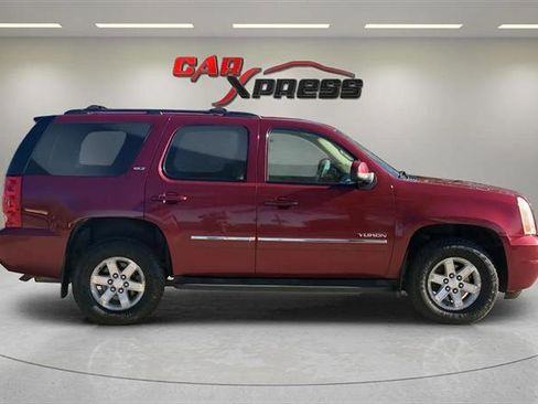 Used 2011 GMC Yukon SLT w/ SLT-2 Equipment Package image 8