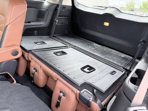 Used 2024 Nissan Pathfinder Platinum FWD image 16