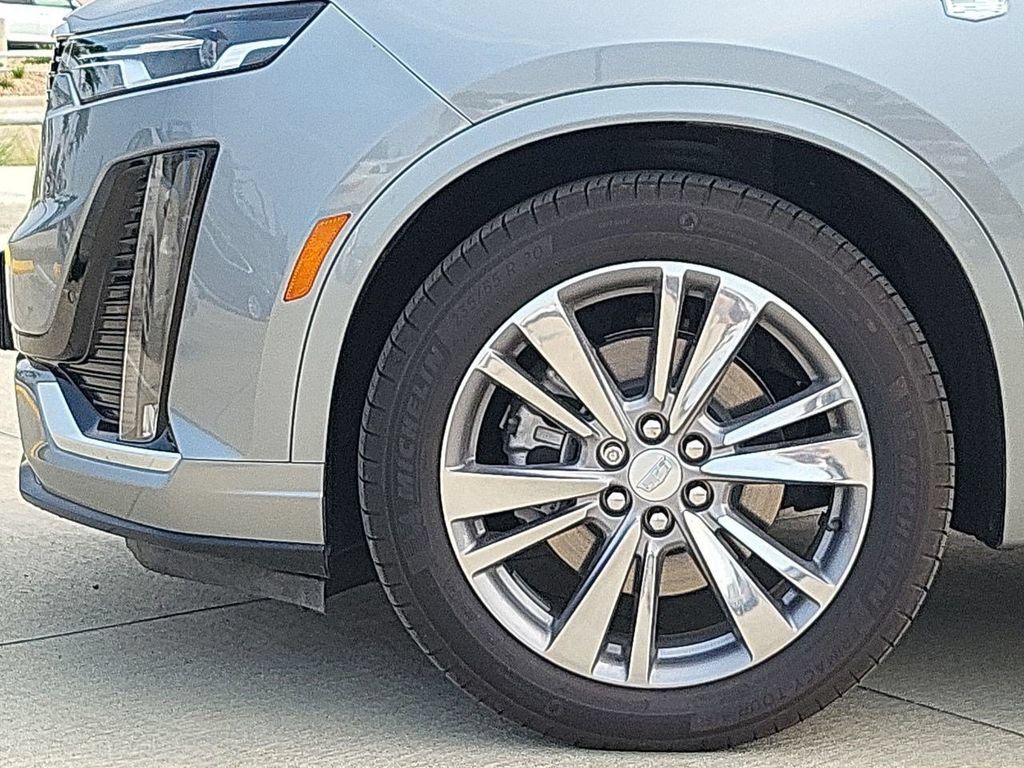Used 2025 Cadillac XT6 Premium Luxury AWD/4WD image 40