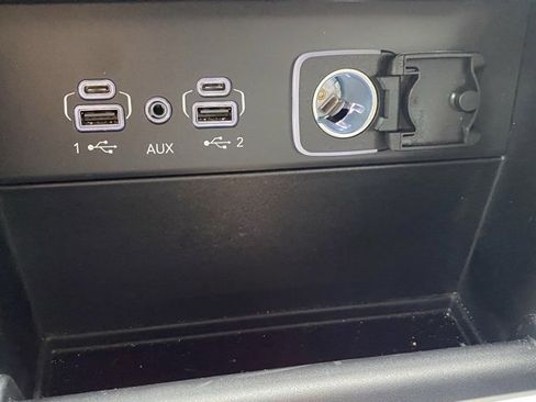 Used 2025 Jeep Grand Cherokee Limited image 23