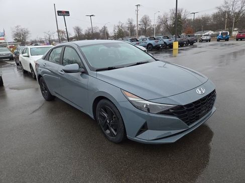 Used 2022 Hyundai Elantra SEL w/ Convenience Package image 4