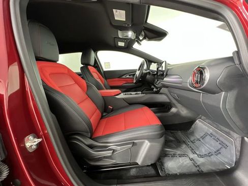 Used 2025 Chevrolet Equinox EV RS image 28