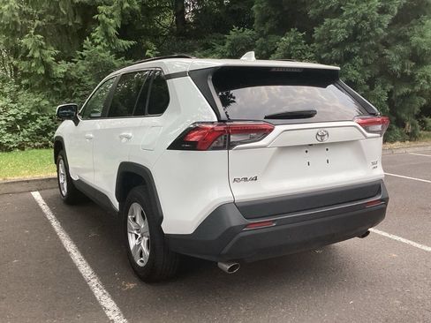 Used 2021 Toyota RAV4 XLE w/ Convenience Package AWD/4WD image 9