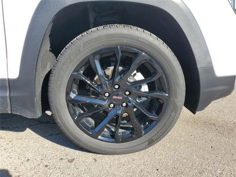 Used 2024 GMC Terrain SLE w/ Driver Convenience Package image 5